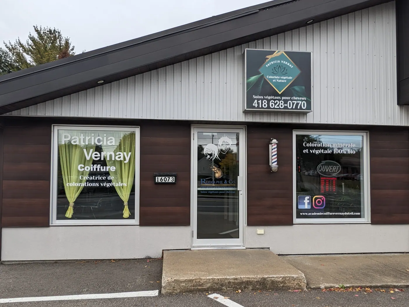 Devanture du salon Patricia Vernay Coiffure, boulevard Henri-Bourassa